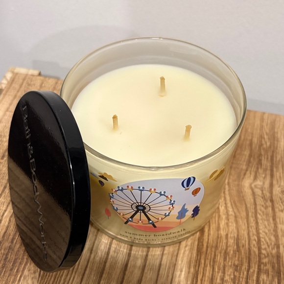 Bath & Body Works Summer Boardwalk 3-wick Candle - NEVER USED - Picture 3 of 5